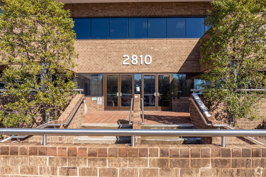 2810 N Parham Rd, Richmond, VA à louer - Photo du bâtiment - Image 3 de 6