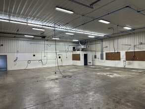 2420 W Shoaff Rd, Huntertown, IN for lease Interior Photo- Image 2 of 2