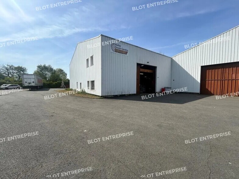 Industrial in Rennes for lease - Building Photo - Image 1 of 4