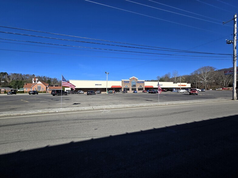 150 Main st, Mountain City, TN à vendre - Photo du bâtiment - Image 3 de 4