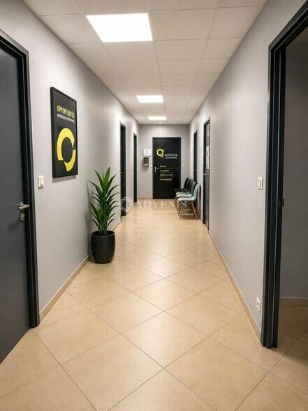Office in Juvignac for lease - Interior Photo - Image 2 of 2