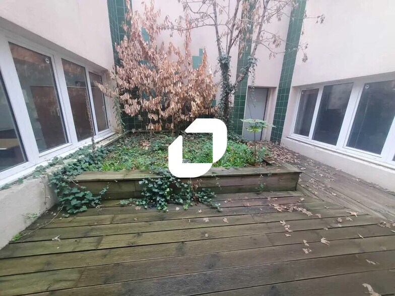 Bureau dans Le Kremlin-Bicêtre à louer - Photo du bâtiment - Image 2 de 11