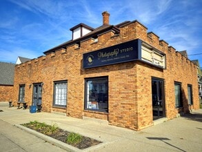 286 Christina St N, Sarnia, ON for lease Interior Photo- Image 1 of 10
