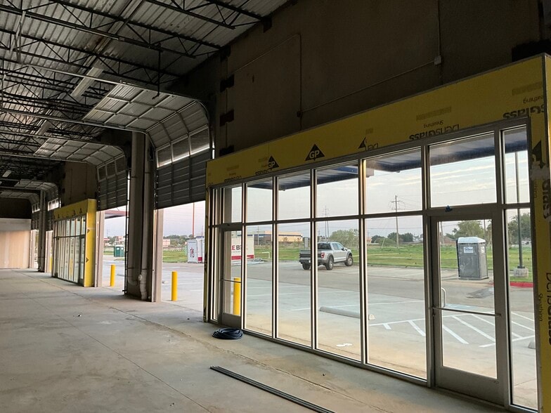 550 W Round Grove Rd, Lewisville, TX à louer - Photo du bâtiment - Image 3 de 24