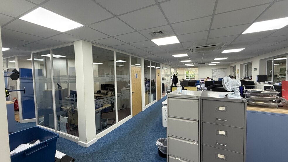 25-28 Station Clos, Potters Bar for sale - Building Photo - Image 2 of 7