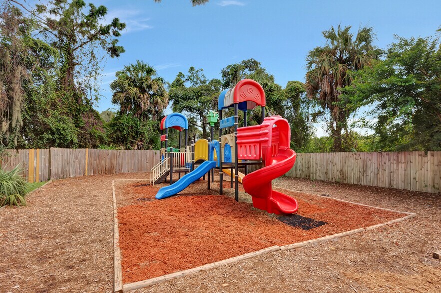 8001 Sheldon Rd, Tampa, FL à vendre - Photo du bâtiment - Image 2 de 25