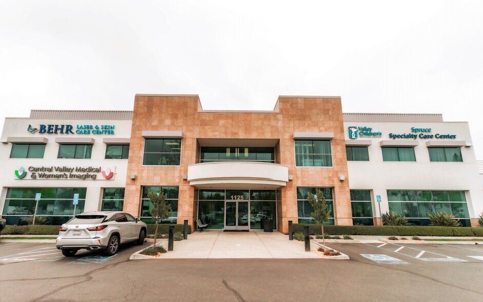 1125 E Spruce Ave, Fresno, CA à louer - Photo du bâtiment - Image 3 de 7