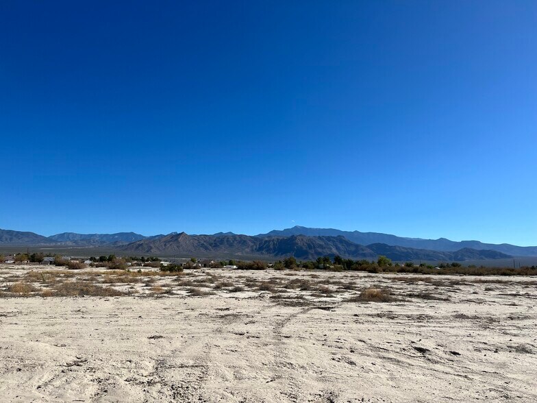 3591 Rainbow, Pahrump, NV à vendre - Photo du bâtiment - Image 2 de 5