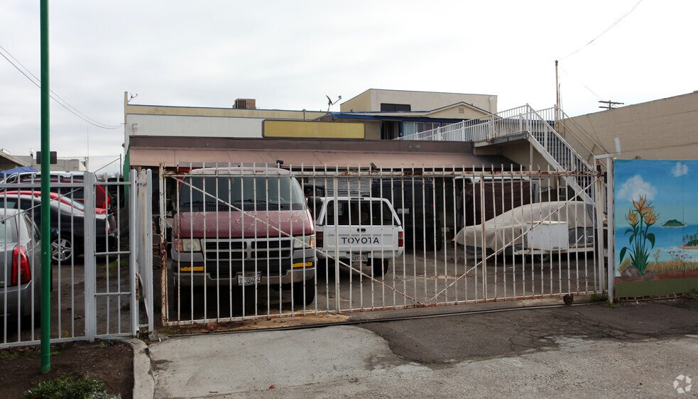 1025 Roosevelt Ave, National City, CA for sale - Primary Photo - Image 1 of 2