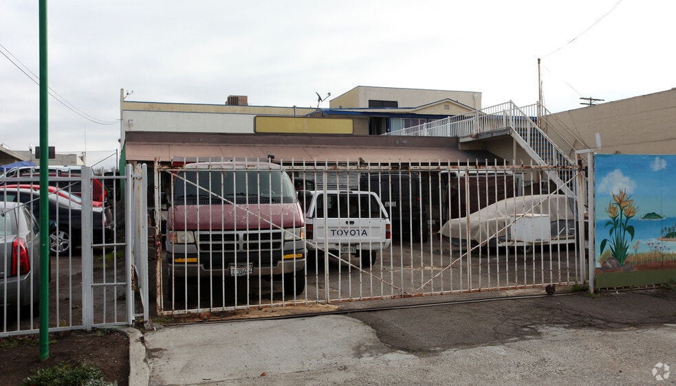 Ten Ten portfolio of 6 properties for sale on LoopNet.ca - Building Photo - Image 3 of 7