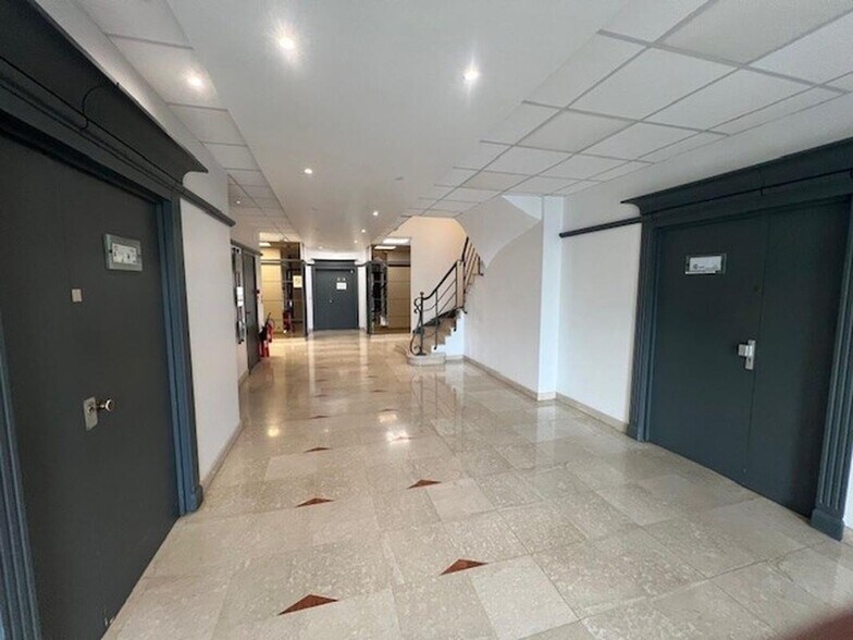 3 Avenue Du Québec, Villebon-sur-Yvette for lease - Lobby - Image 3 of 4