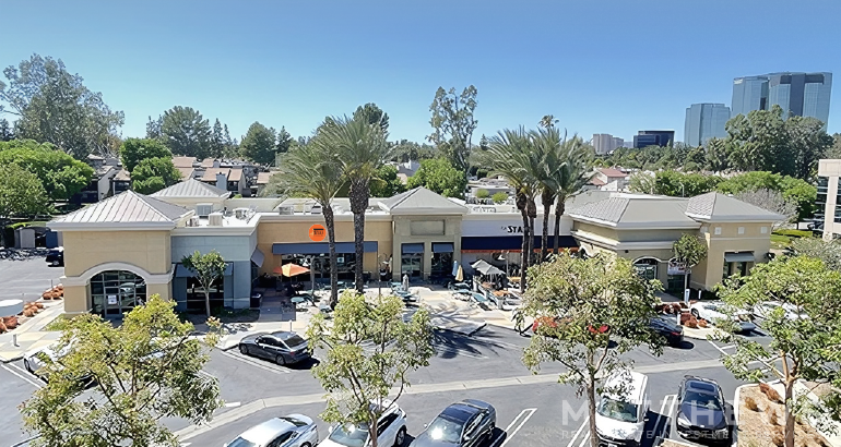 5780 Canoga Ave, Woodland Hills, CA à louer Photo du bâtiment- Image 1 de 4