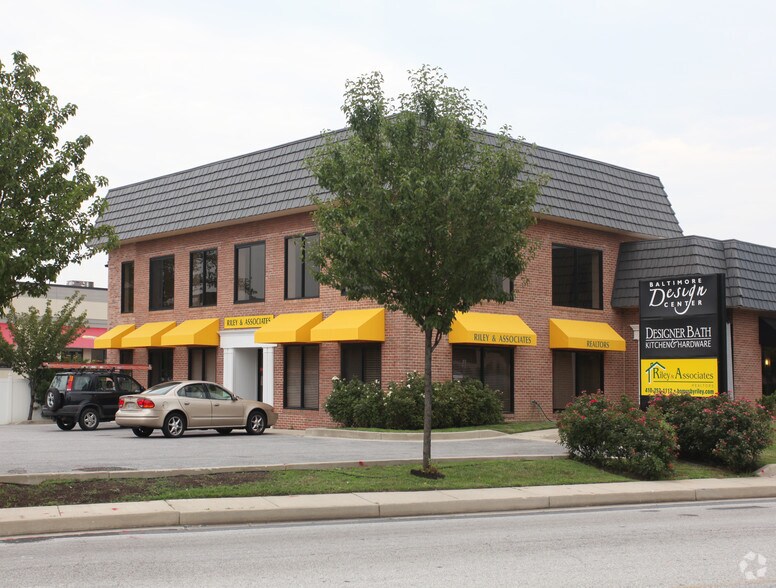 2111 Greenspring Dr, Timonium, MD à louer - Photo du bâtiment - Image 2 de 5