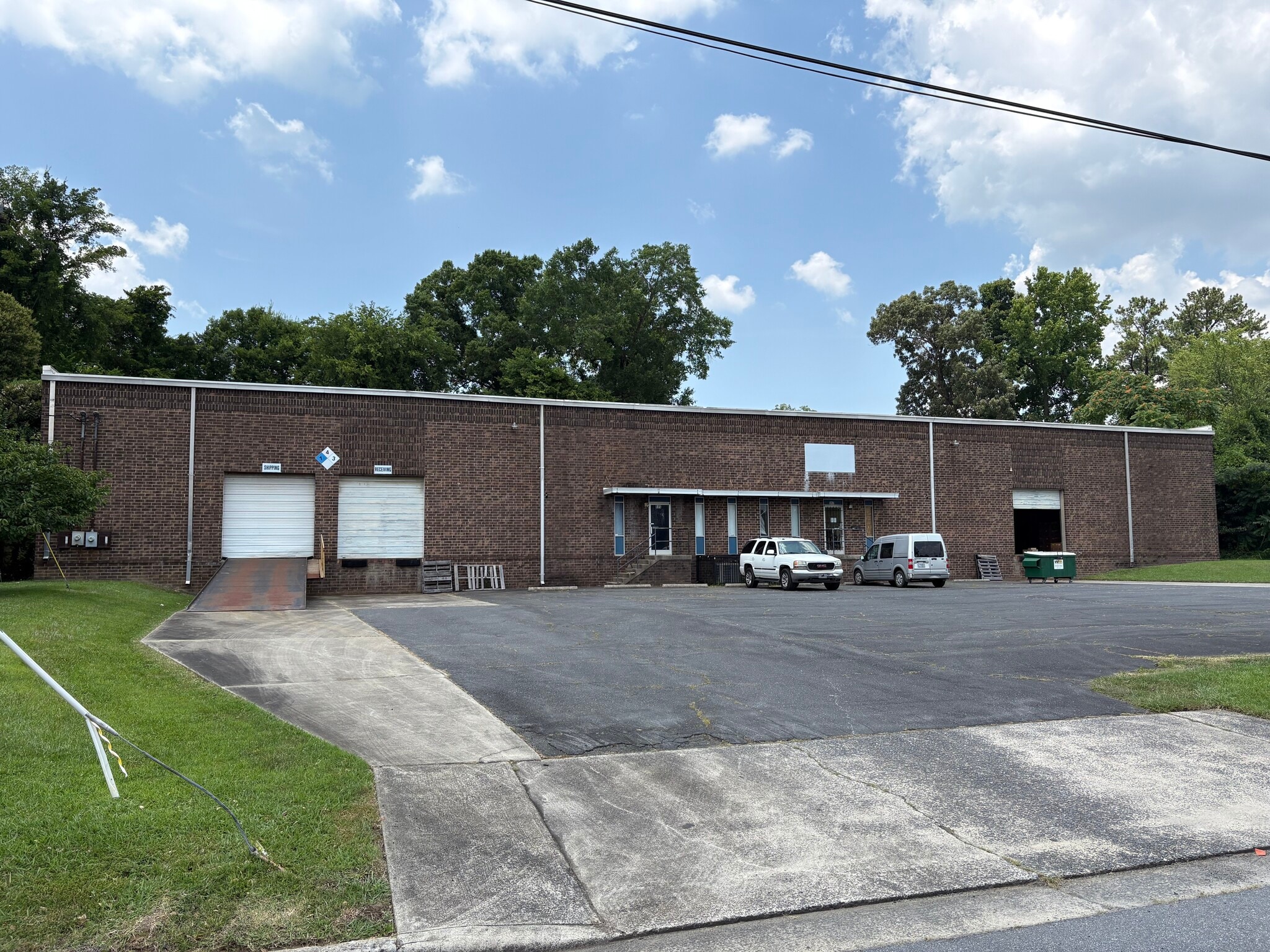 515-517 Enterprise Dr, Charlotte, NC à louer Photo du bâtiment- Image 1 de 4