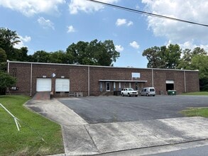 515-517 Enterprise Dr, Charlotte, NC à louer Photo du bâtiment- Image 1 de 4