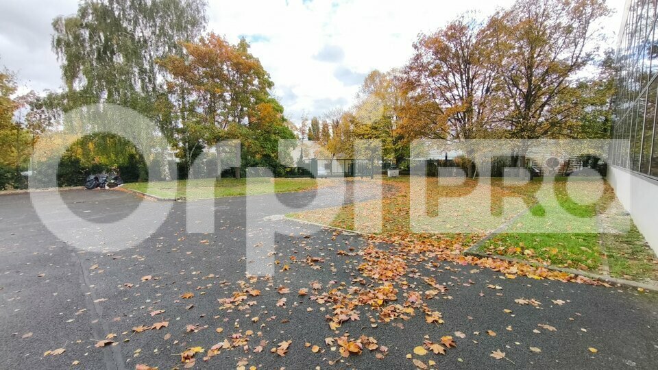Office in Les Ulis for lease - Building Photo - Image 3 of 10