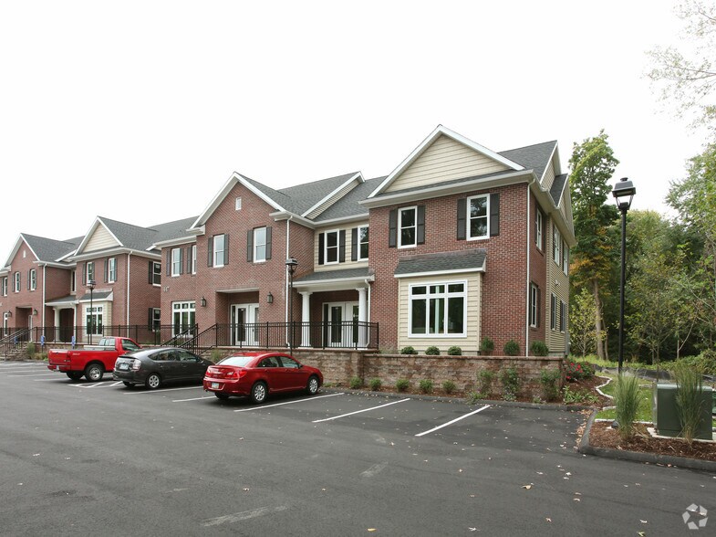 447 Naubuc Ave, Glastonbury, CT à vendre - Photo principale - Image 1 de 8