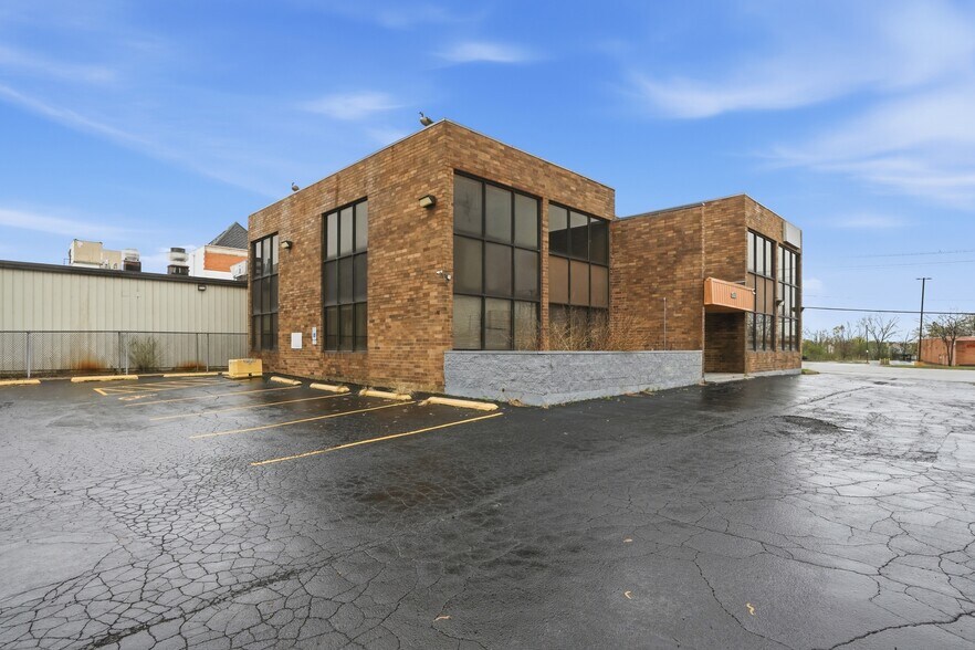 2071 Irving Park Rd, Hanover Park, IL à vendre - Photo principale - Image 1 de 32