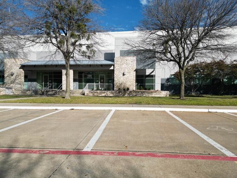 1100 Klein Rd, Plano, TX à louer - Photo du bâtiment - Image 1 de 3