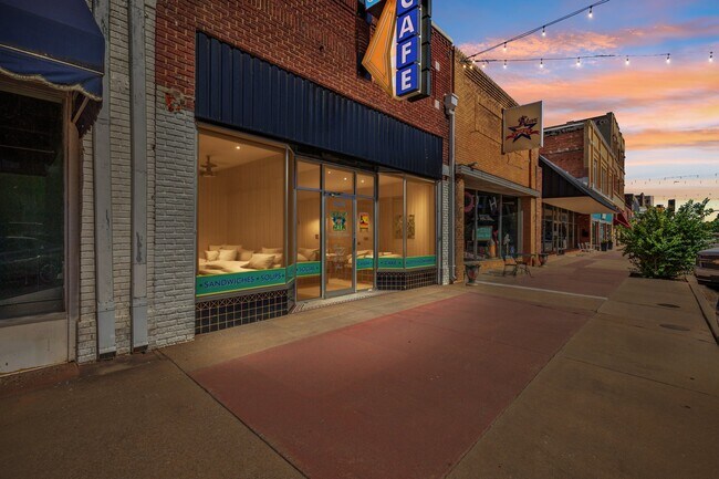 More details for 424 W Chickasha Ave, Chickasha, OK - Retail for Sale