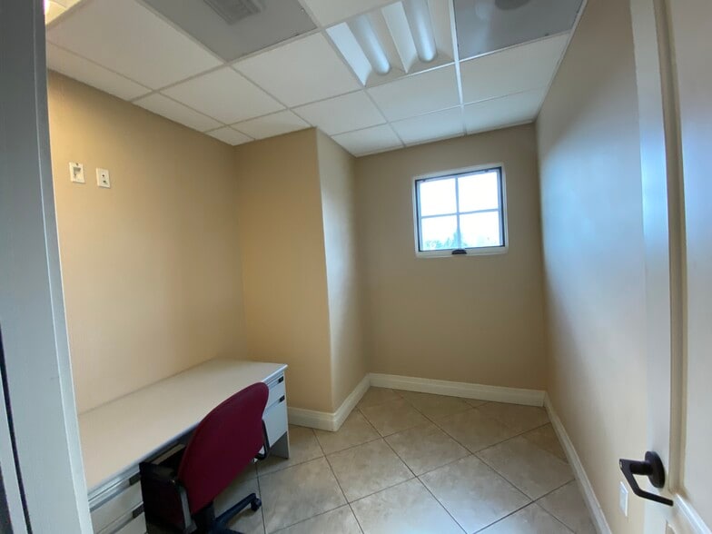 2754 Imperial Ave, San Diego, CA à louer - Photo intérieure - Image 2 de 11