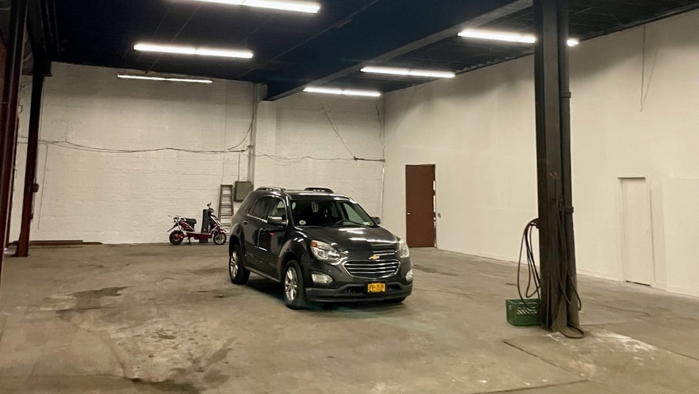 620 Tiffany St, Bronx, NY for sale - Interior Photo - Image 2 of 3