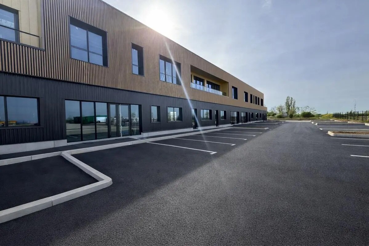 Flex in La Boisse for lease Building Photo- Image 1 of 23