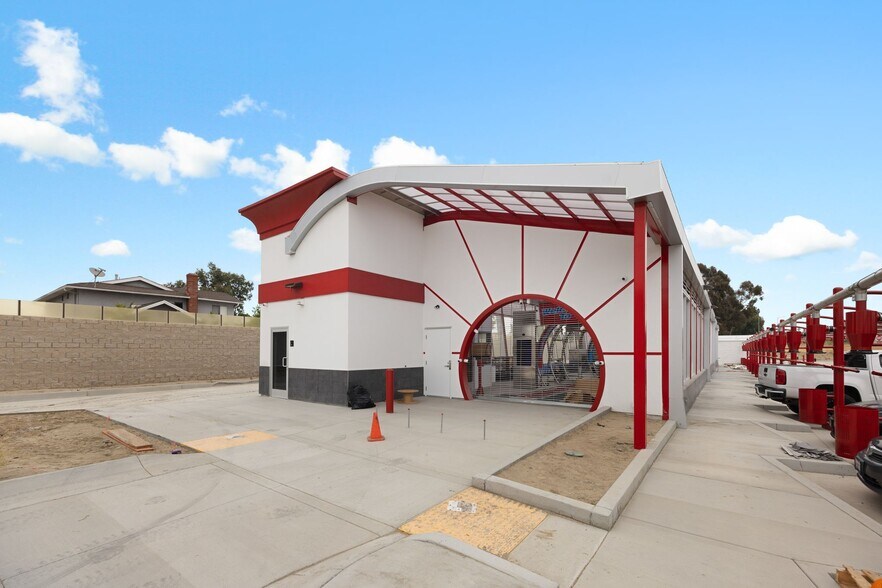 2507 E Ball Rd, Anaheim, CA à vendre - Photo du bâtiment - Image 3 de 25