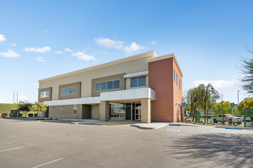 5000 Commerce Dr, Bakersfield, CA for lease - Building Photo - Image 2 of 8