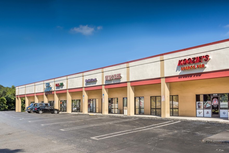 9501-9555 E Fowler Ave, Thonotosassa, FL à louer - Photo du bâtiment - Image 2 de 3