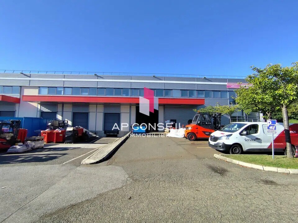 Office in Trappes for lease Building Photo- Image 1 of 7