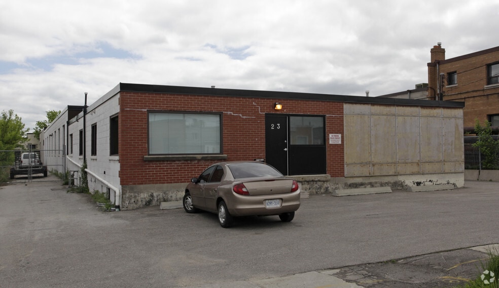 23 Taber Rd, Toronto, ON for sale - Primary Photo - Image 1 of 1