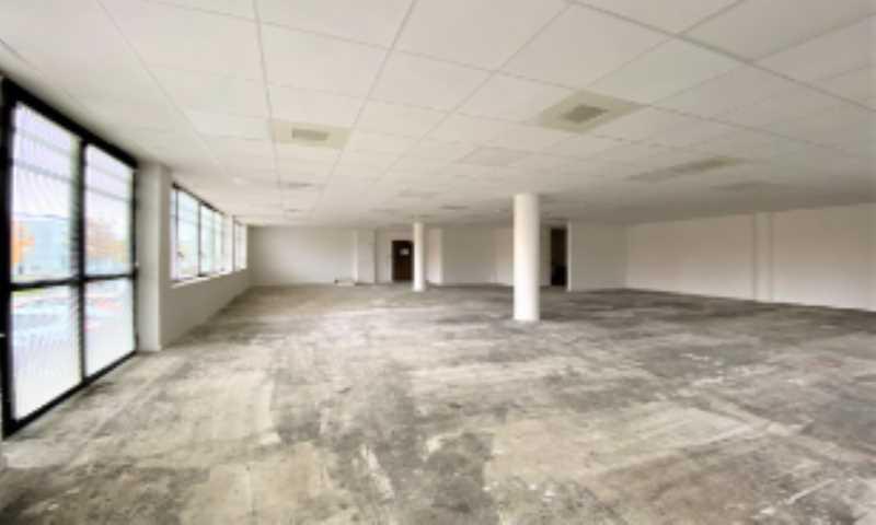 8 Place Berthe Morisot, Saint-Priest for lease - Interior Photo - Image 3 of 4