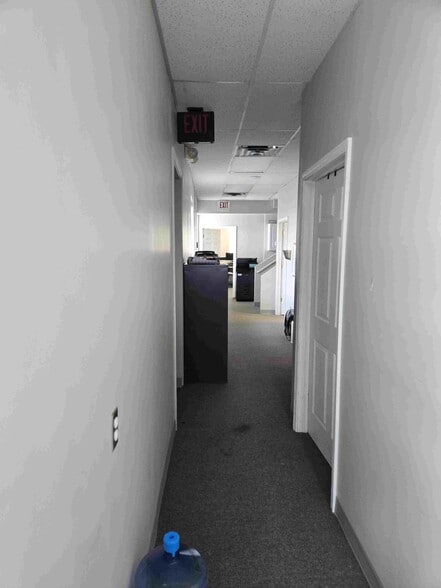 2241 Hilton Rd, Ferndale, MI for lease - Building Photo - Image 2 of 8