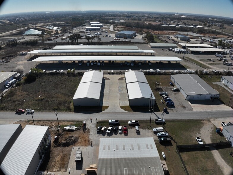 14566 Industrial Park, Aubrey, TX à vendre - Communauté Matterport - Image 3 de 36