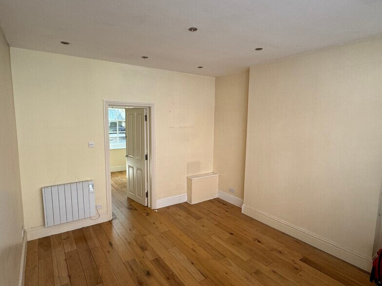 18A Hanson St, Londres à louer - Photo du bâtiment - Image 3 de 3