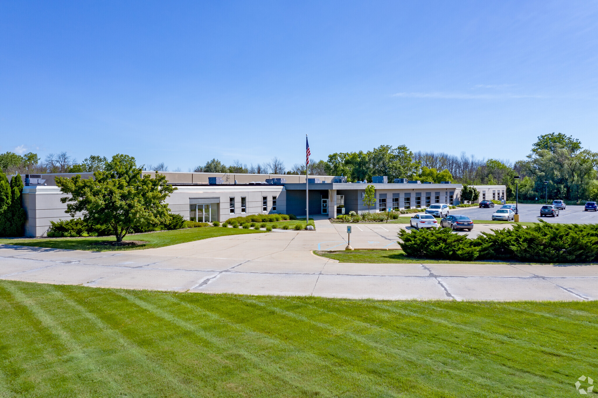 1000 W Donges Bay Rd, Mequon, WI à louer Photo du bâtiment- Image 1 de 5