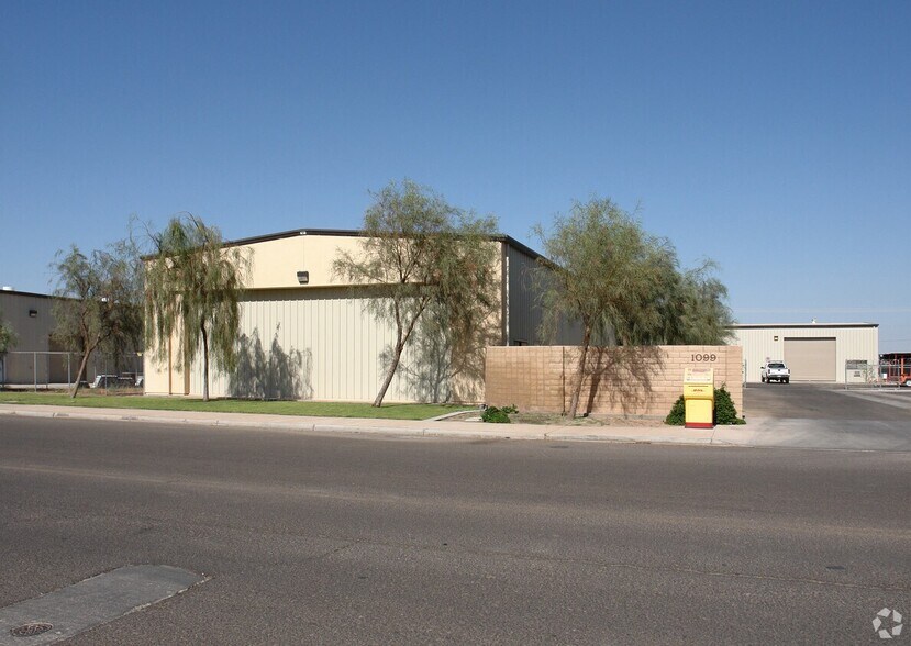 1099 Industry Way, El Centro, CA à louer - Photo principale - Image 2 de 2