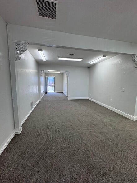 800-816 W Lodi Ave, Lodi, CA for lease - Building Photo - Image 2 of 8