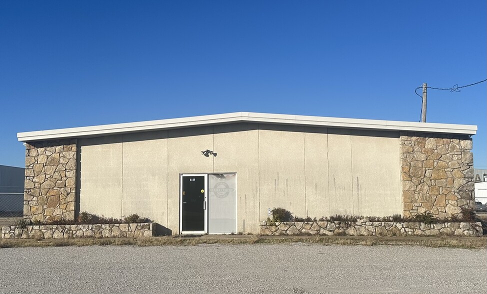 8189 E 44th St, Tulsa, OK for lease - Building Photo - Image 3 of 10