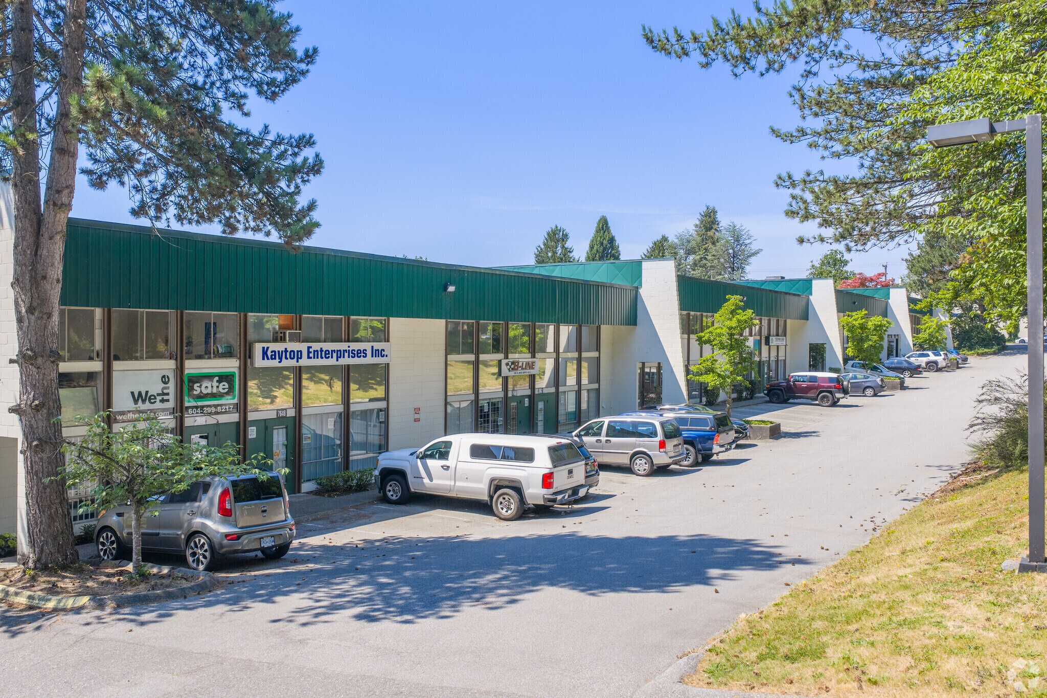 7618-7648 Winston St, Burnaby, BC à louer Photo principale- Image 1 de 4