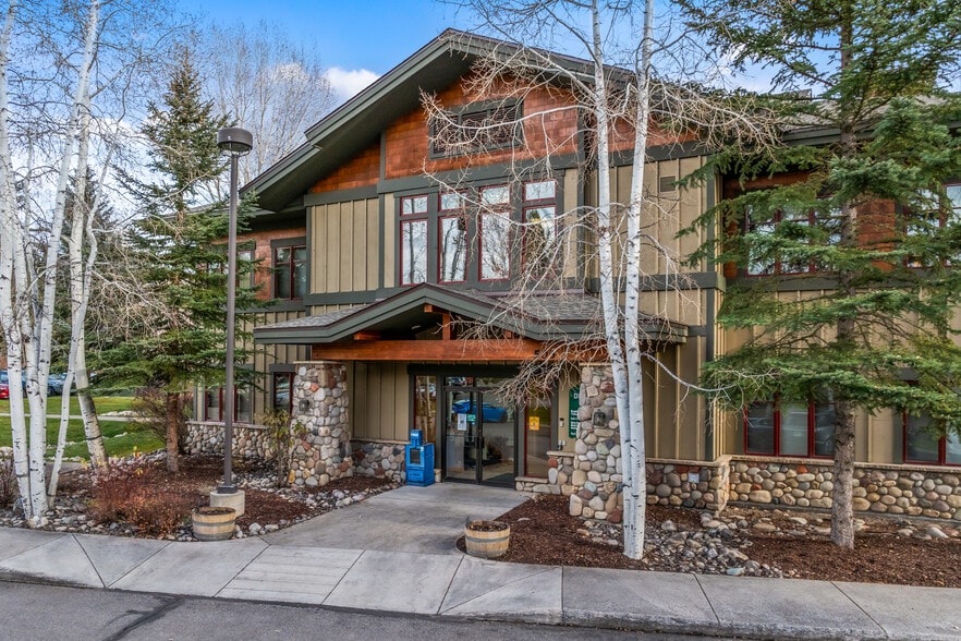 505 Anglers Dr, Steamboat Springs, CO à louer - Photo du bâtiment - Image 3 de 28