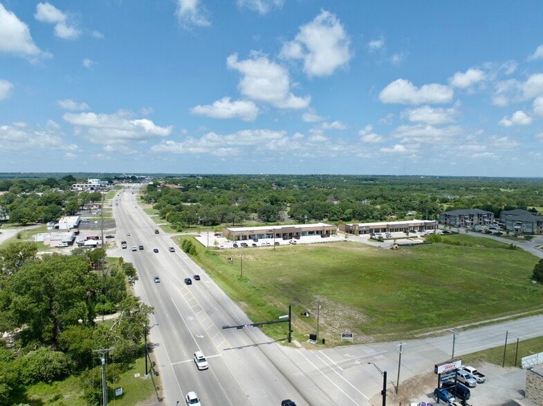 1801-5 Fort Worth Hwy, Weatherford, TX for sale - Building Photo - Image 1 of 9