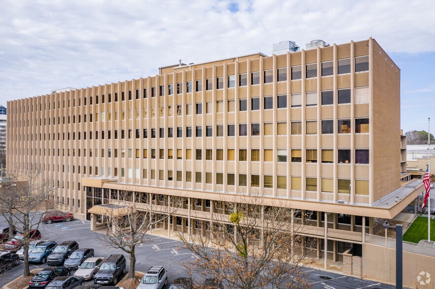 470 E Paces Ferry Rd NE, Atlanta, GA à vendre - Photo du bâtiment - Image 2 de 3