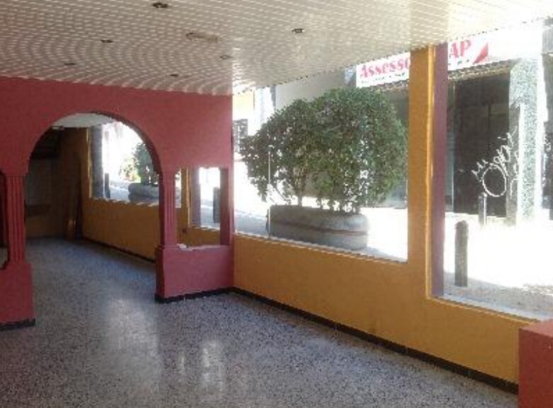 Cornellà de Llobregat, BAR 08940 -  -  - Interior Photo - Image 2 of 4