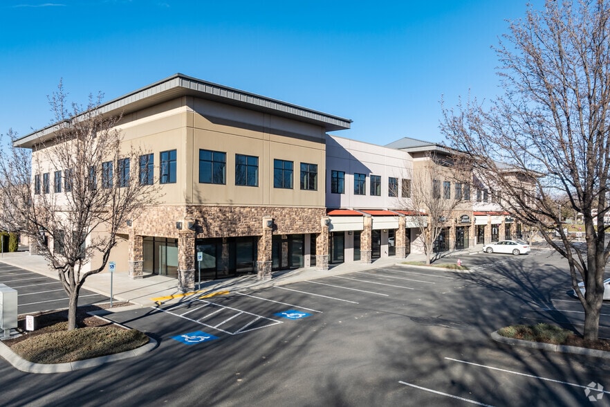 9050 W Overland Rd, Boise, ID à louer - Photo du bâtiment - Image 3 de 8