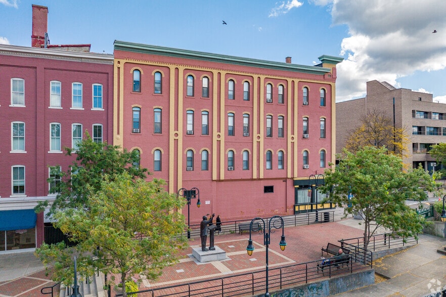 7-9 Court St, Binghamton, NY à louer - Photo du bâtiment - Image 2 de 68