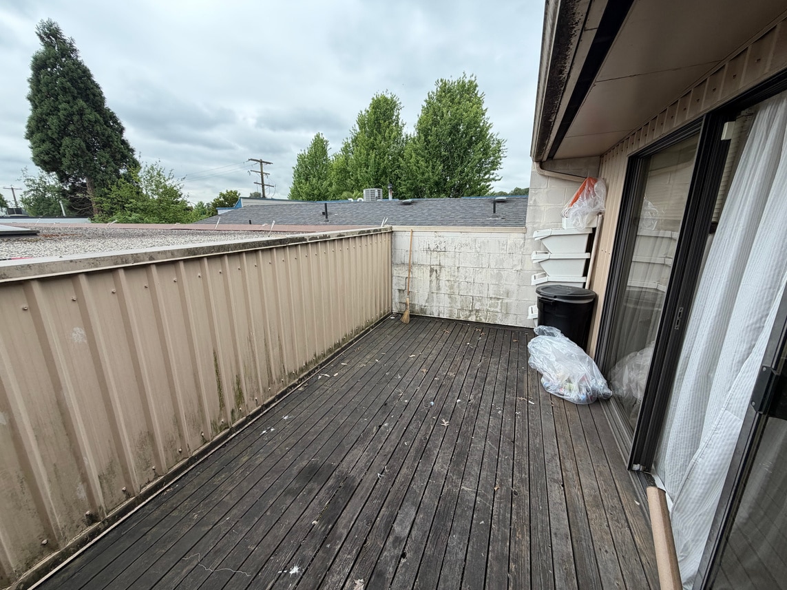 1433 Rupert St, North Vancouver, BC for lease Interior Photo- Image 1 of 2