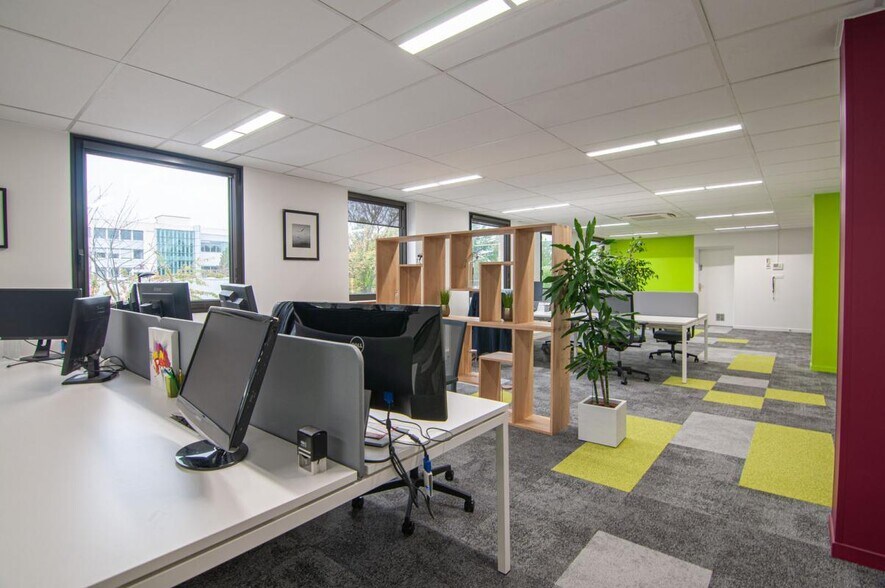 Office in Chatou for lease - Interior Photo - Image 1 of 11
