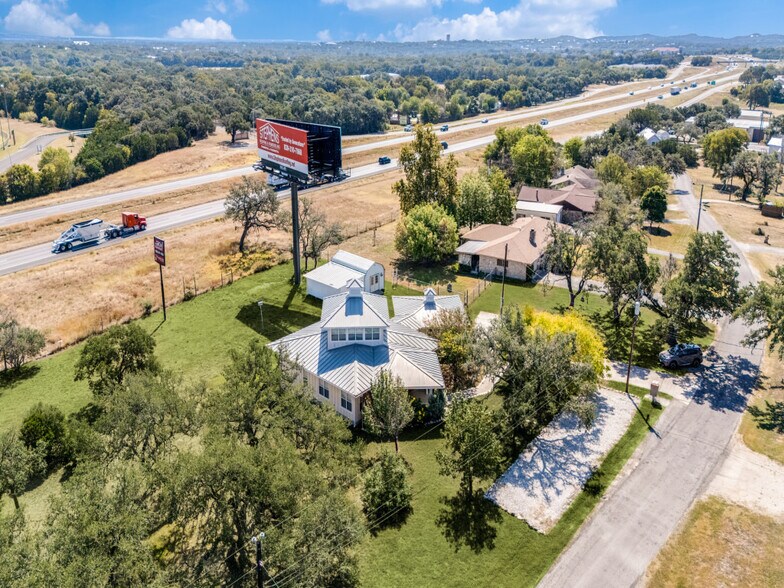 106 Austin Dr S, Boerne, TX à louer - Photo du bâtiment - Image 2 de 12